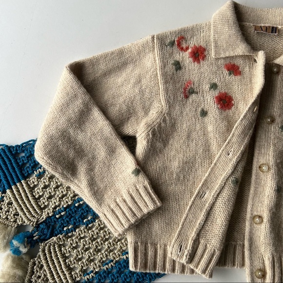 Ann Taylor Cream Floral Cardigan - Picture 3 of 14